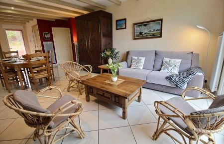 G&icirc;te n&deg;22G140624 Plourivo - C&ocirc;tes d'Armor - s&eacute;jour salon