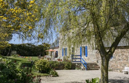 G&icirc;te n&deg;22G131045 Pleubian - C&ocirc;tes d'Armor - Espaces priv&eacute; au gite, parking, jardin et sa terrasse