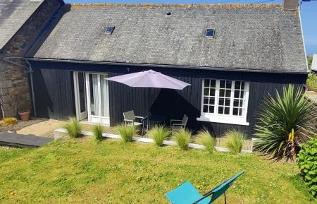 Gîte mitoyen mais sans vis à vis, terrasse plein sud de 35m2 et jardinet. Gîte n°22G131219 Pleumeur-Gautier - Côtes d'Armor - Gîte mitoyen mais sans vis à vis, terrasse plein sud de 35m2 et jardinet.