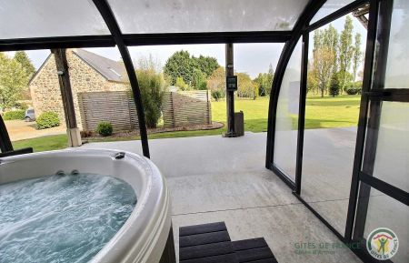 Espace détente et son SPA, à proximité immédiate des deux gîtes Gîte n°22G220304 La Chapelle-Neuve - Côtes d'Armor - Espace détente et son SPA, à proximité immédiate des deux gîtes