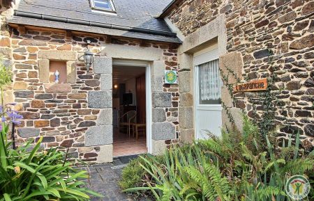 G&icirc;te n&deg;22G170819 Plourhan - C&ocirc;tes d'Armor - L'Agapanthe de Beauregard.