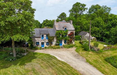 G&icirc;te n&deg;22G520316 Corseul - C&ocirc;tes d'Armor - Le G&icirc;te du Ch&acirc;teau de Montafilan