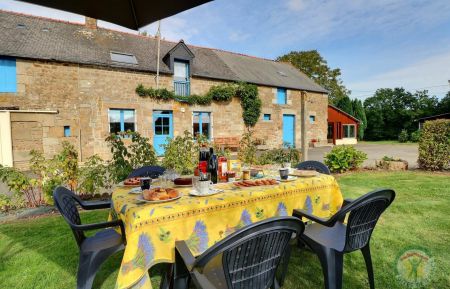 G&icirc;te n&deg;35G13018 Saint-Marc-le-Blanc - Ille-et-Vilaine - Un petit brunch au vert ! Que r&ecirc;ver de mieux...