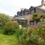 Le G&icirc;te vu de la roseraie