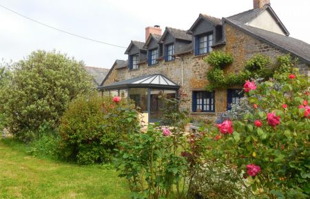 Le Gîte vu de la roseraie Gîte n°35G15031 La Chapelle-Chaussée - Ille-et-Vilaine - Le Gîte vu de la roseraie