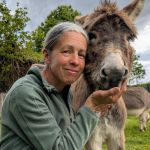 VERONIQUE qui murmure à l'oreille de ses animaux VERONIQUE qui murmure à l'oreille de ses animaux