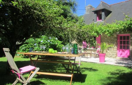 G&icirc;te n&deg;56G1006 Langonnet - Morbihan - La Maison de Francine et son jardin.