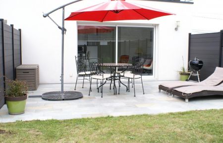 G&icirc;te n&deg;56G16710 Plougoumelen - Morbihan - TERRASSE COIN PELOUSE