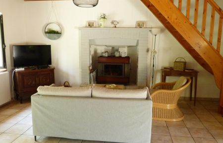 G&icirc;te n&deg;56G2153 Saint-Gonnery - Morbihan - Salon, avec poele &agrave; bois.