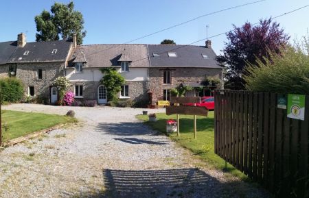 gîte de groupe Merlin et Viviane et maison propriétaire Gîte n°56G1294 Ménéac - Morbihan - gîte de groupe Merlin et Viviane et maison propriétaire