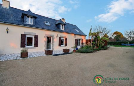 Places de parking privées sur la gauche Gîte n°56G854 Baden - Morbihan - Places de parking privées sur la gauche