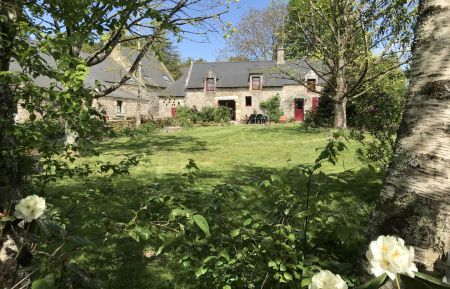 G&icirc;te n&deg;56G1526 Berric - Morbihan - Le g&icirc;te et son jardin