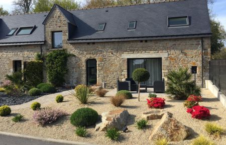 Façade et entrée du gîte bleu 56G1853 Gîte n°56G1853 Quéven - Morbihan - Façade et entrée du gîte bleu 56G1853