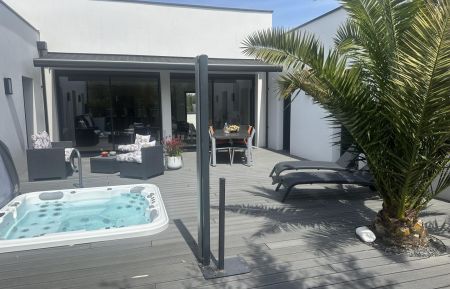 G&icirc;te n&deg;56G1242 Malestroit - Morbihan - Terrasse avec storebane