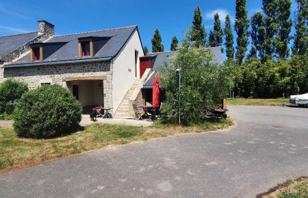 Le gite se situe à l'étage, sur la partie droite de la maison Gîte n°56G14927 Noyal-Muzillac - Morbihan - Le gite se situe à l'étage, sur la partie droite de la maison