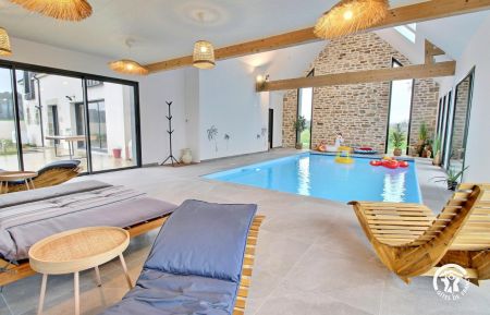 G&icirc;te n&deg;56G17335 Plum&eacute;liau-Bieuzy - Morbihan - Piscine interieur chauff&eacute;e