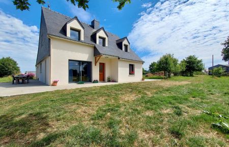 G&icirc;te n&deg;56G8211 Hell&eacute;an - Morbihan - Maison &agrave; quelques kilom&egrave;tres de Josselin