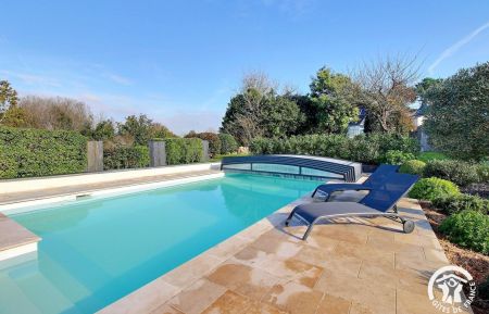 Piscine avec bains de soleil Gîte n°56G10611 Larmor-Baden - Morbihan - Piscine avec bains de soleil