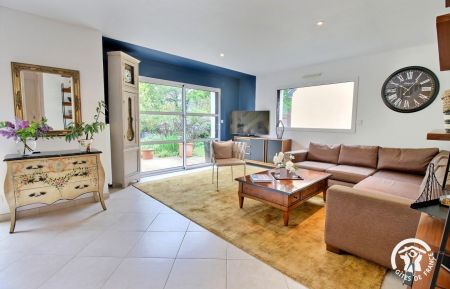 G&icirc;te n&deg;56G25148 Theix-Noyalo - Morbihan - Espace salon