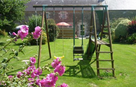 G&icirc;te n&deg;56G4625 Crach - Morbihan - Jardin avec portique