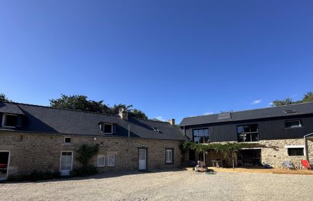 G&icirc;te n&deg;56G17649 Pluneret - Morbihan - la cour